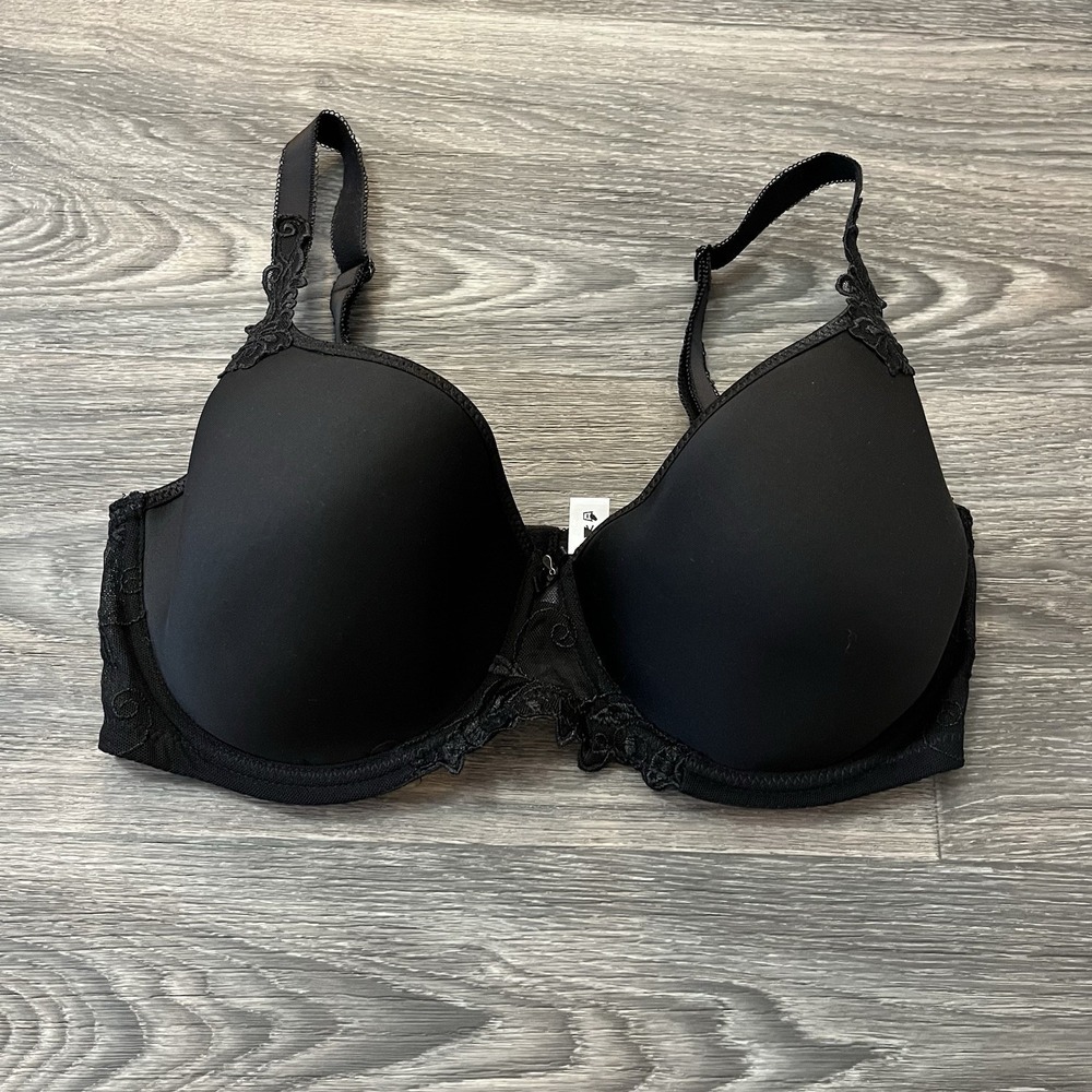Volage Lingerie Unlined Bra Sz 38DD Smooth T Shirt Bra Underwire Lace Details